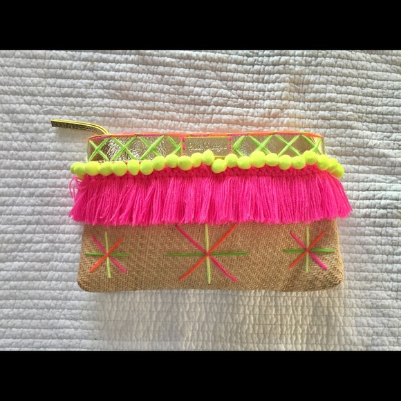 Lilly Pulitzer Handbags - Lilly Pulitzer Baja Clutch NWT